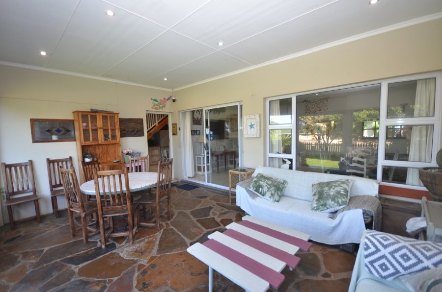 To Let 5 Bedroom Property for Rent in Kidds Beach Eastern Cape